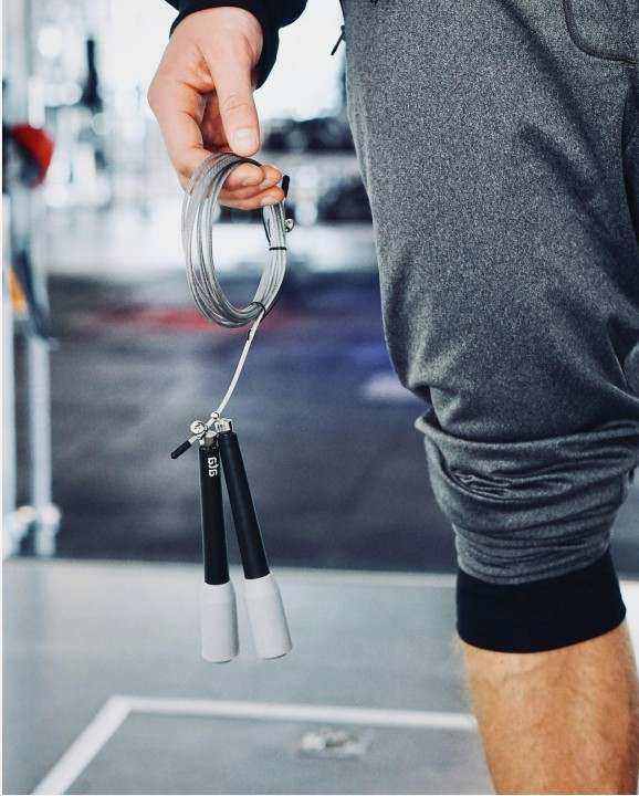 Trainer coaching client in Toronto gym